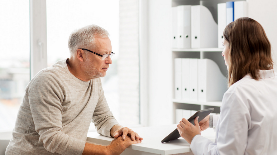 helping a senior loved one with delirium